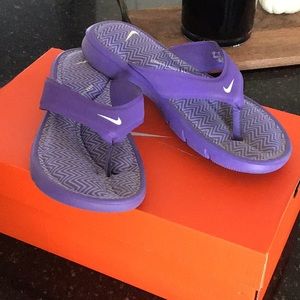 Women’s Nike flip flops